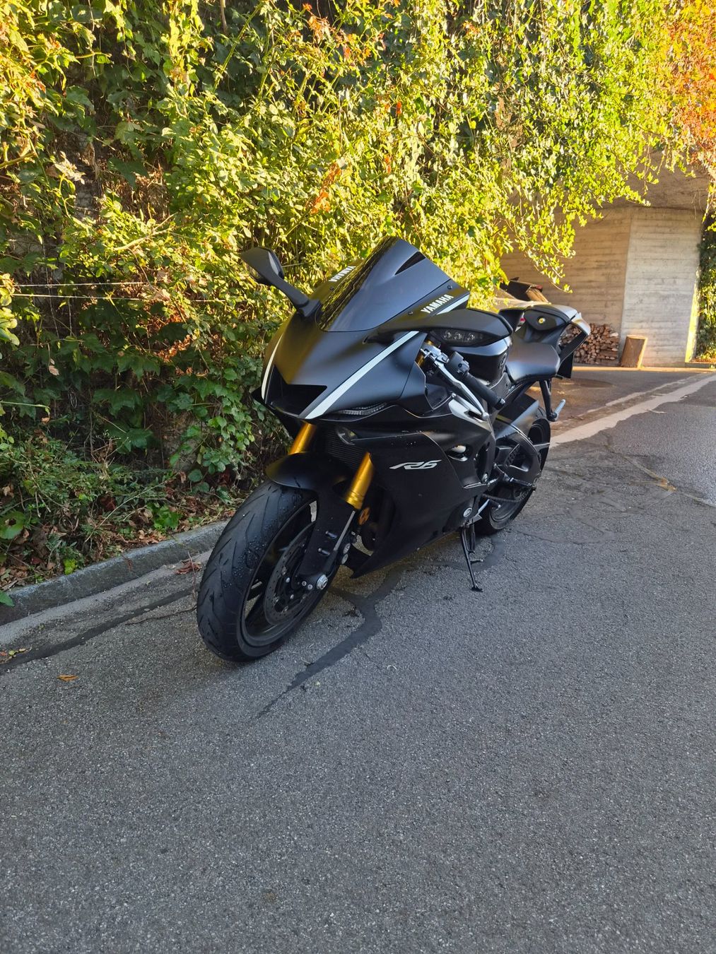 Yamaha Strada: Yamaha YZF R6 35kw – Usato da Fislisbach venduto da LEMO_Motos 2