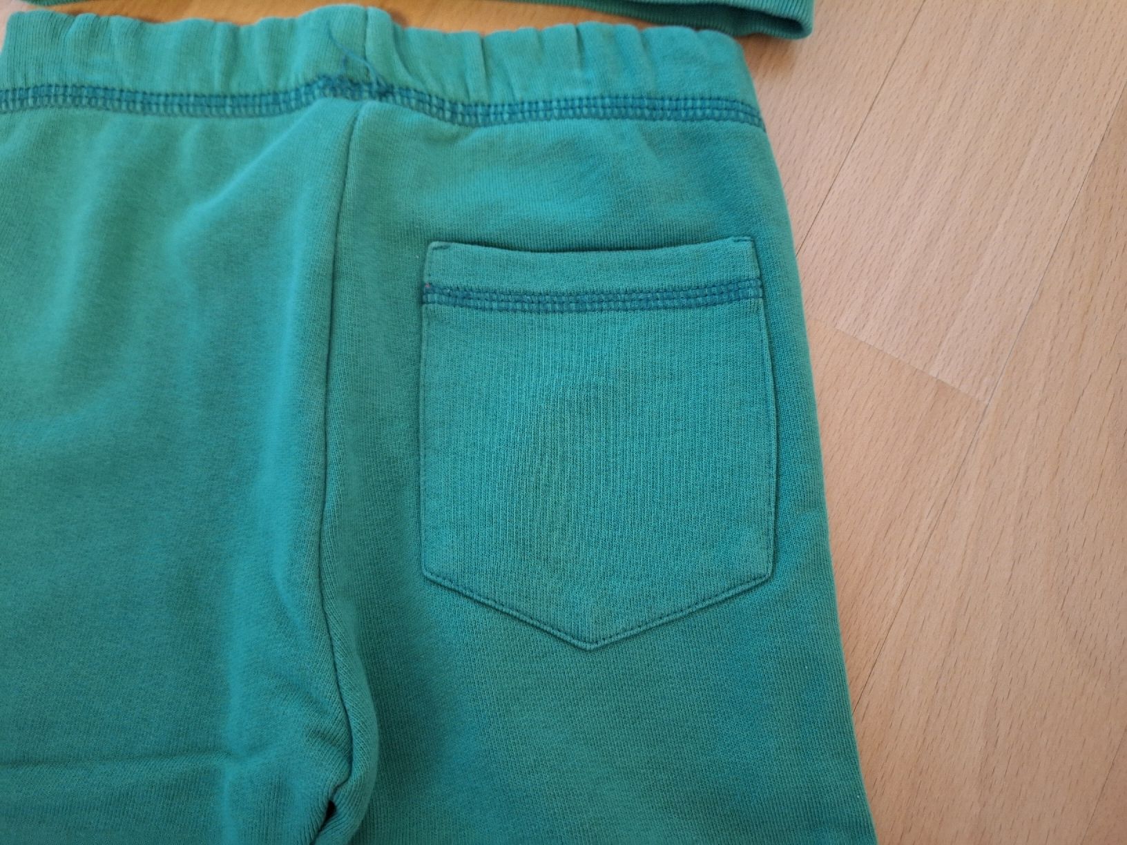 Benetton Anzüge: Trainer von Benetton in Gr. 92 – Gebraucht aus Oberrieden von man_9tm2 4