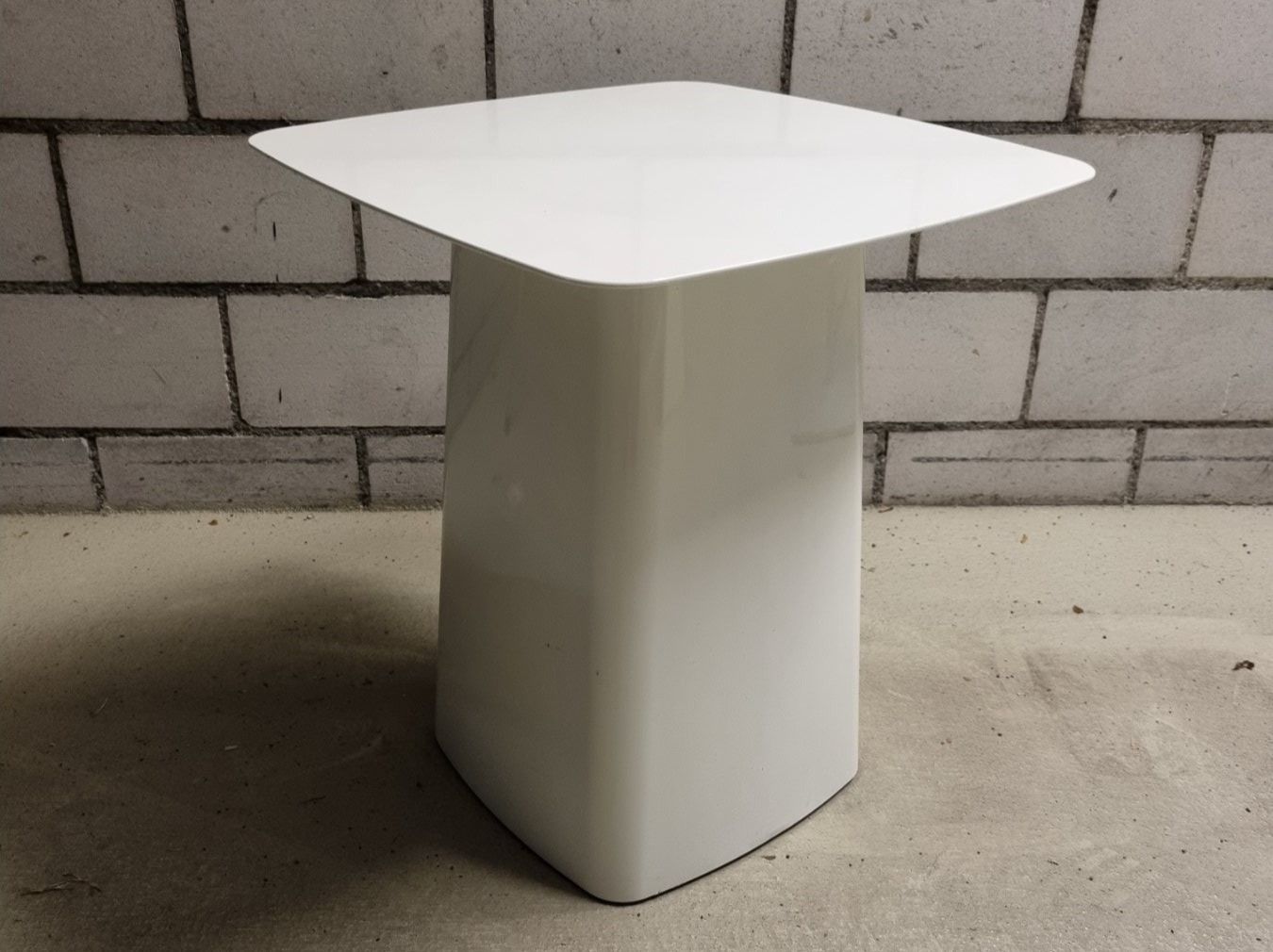 Vitra Tische: Vitra Beistelltisch Metal Sidetable – Gebraucht aus Affoltern am Albis von Zapro