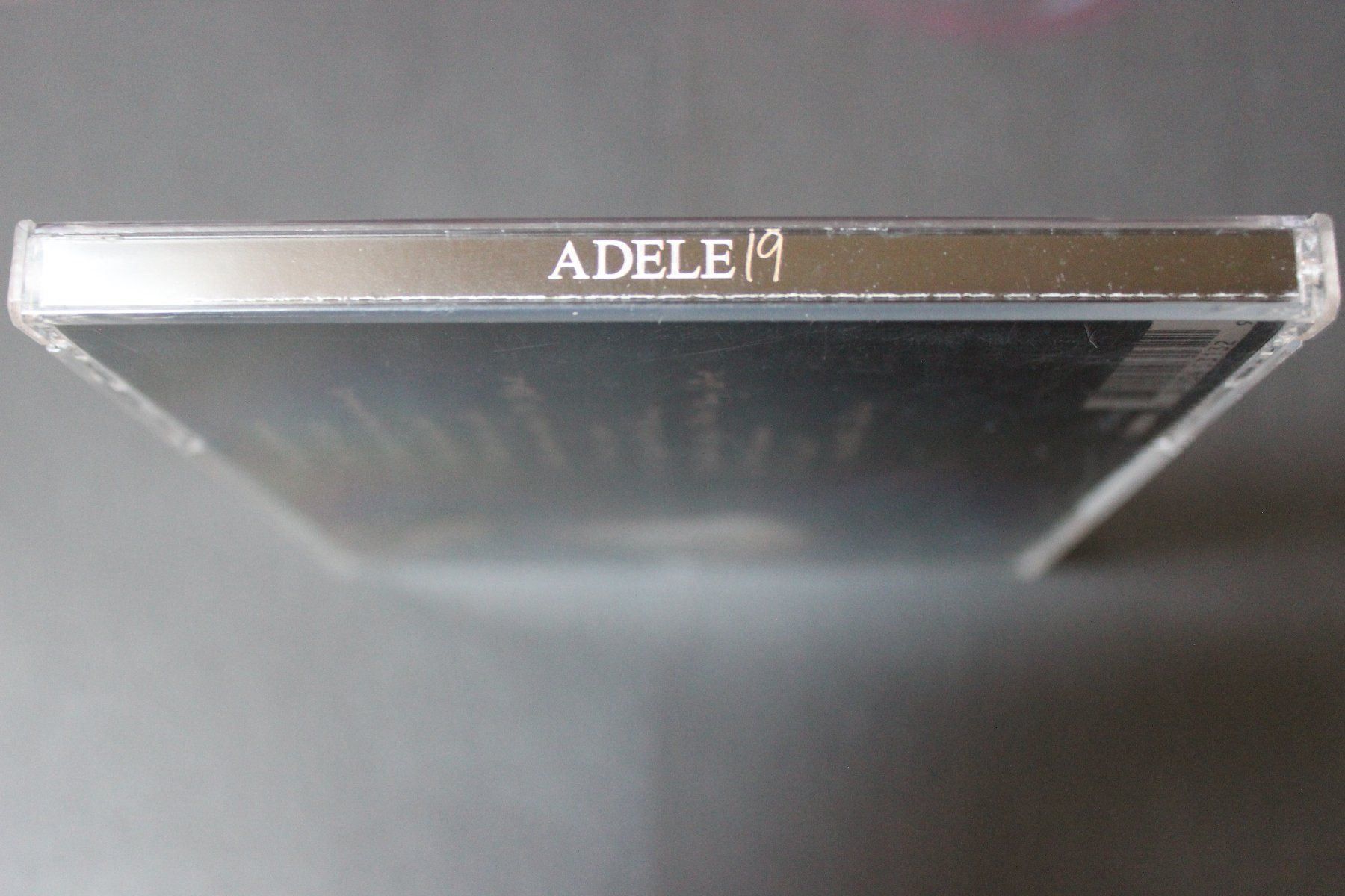 CD: ADELE - 19 (CD) 2008 mit "Chasing pavements" – Usato da Tübach venduto da JamesStone 5
