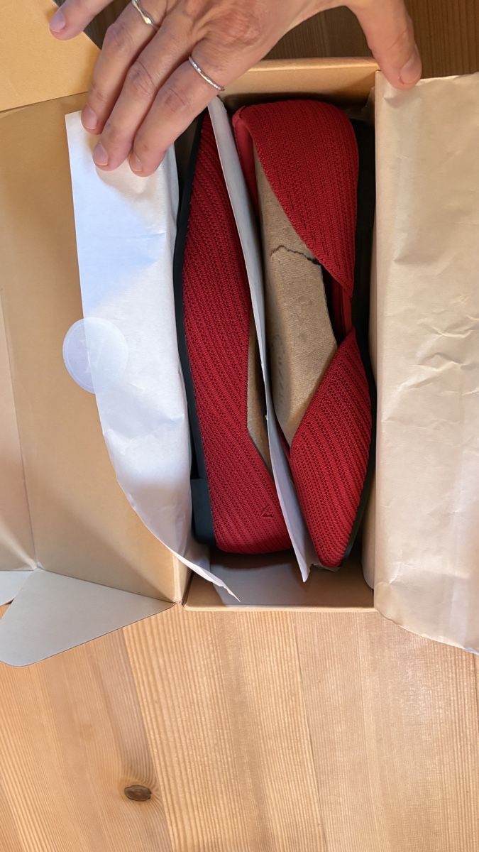 Vivaia Damenschuhe: VIVAIA fabrikneu, Ballerina, 40 Melia Ruby Red – Neu und originalverpackt aus Môtier (Vully) von Iljos 2