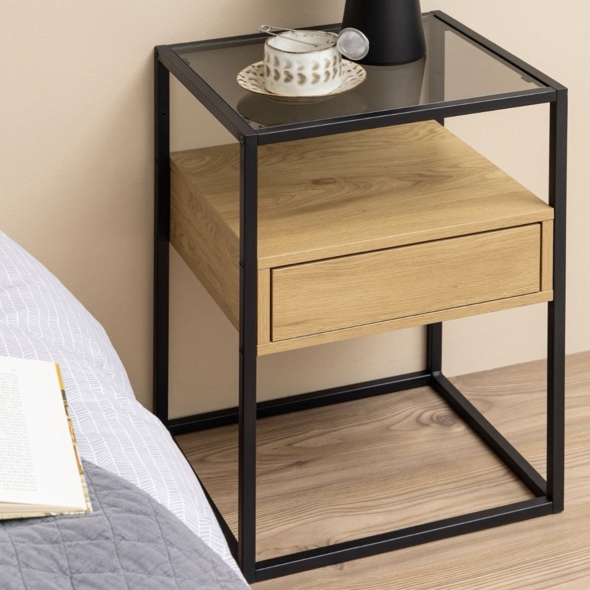 Westwing Comodini: WESTWING Glas-Nachttisch Randolf mit Schublade – Usato da Baden venduto da uzumaki94