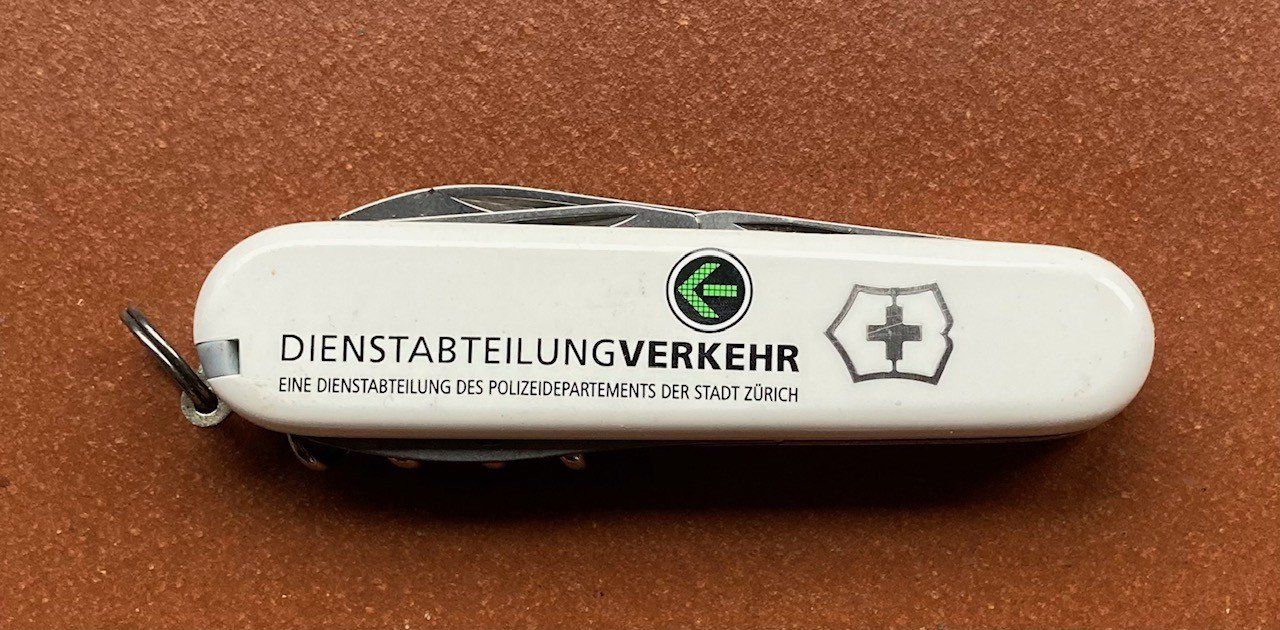 Victorinox Taschenmesser: Victorinox Offiziersmesser – Gebraucht aus Orselina von Vrenegonde