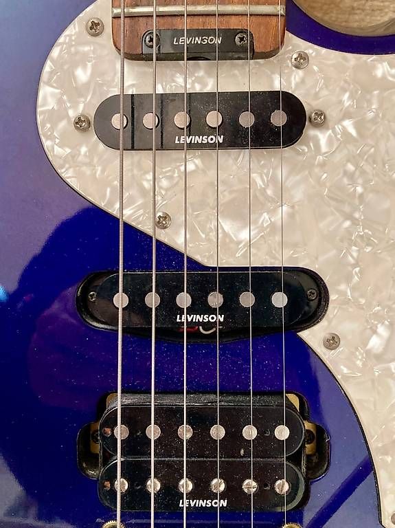 Strumenti musicali: BLADE electric guitar. E-Gitarre LEVINSON – Usato da Winterthur venduto da Jameson9 2