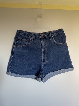 Short en jean Stradivarius taille 40 NEW