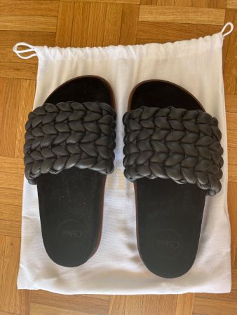 Kacey leather flat sandals by Chloé /Sandales plates en cuir