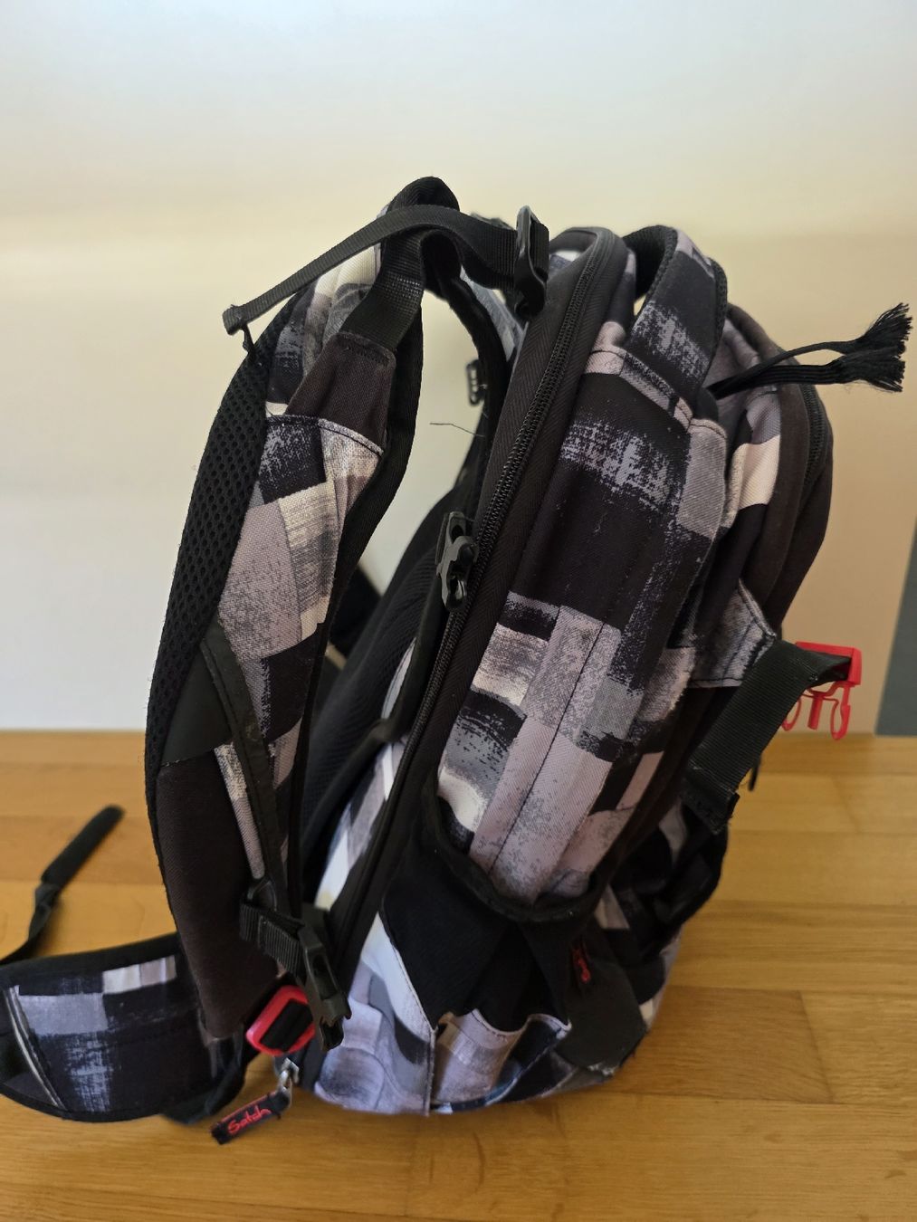 Satch Kindertaschen: Schulrucksack Schulthek Satch grau schwarz rot – Gebraucht aus Hellbühl von Dora1075 2