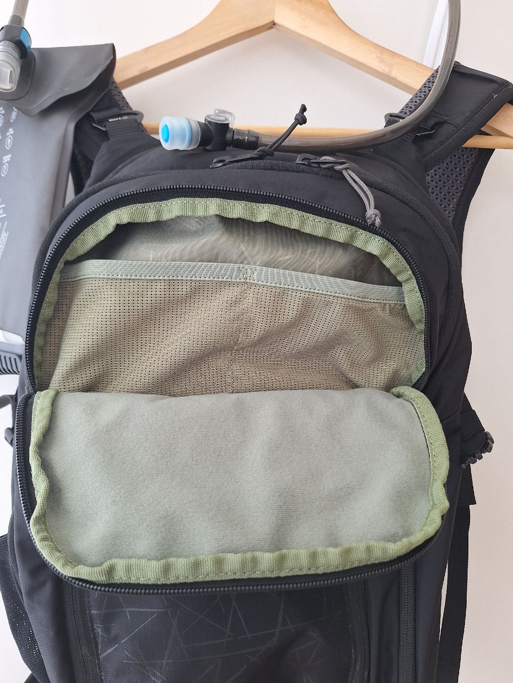 Evoc Zaini: EVOC Stage 18 Rucksack inkl. 2l Hydration Bladder – Nuovo (secondo la descrizione) da Lenzburg venduto da Actiline 3