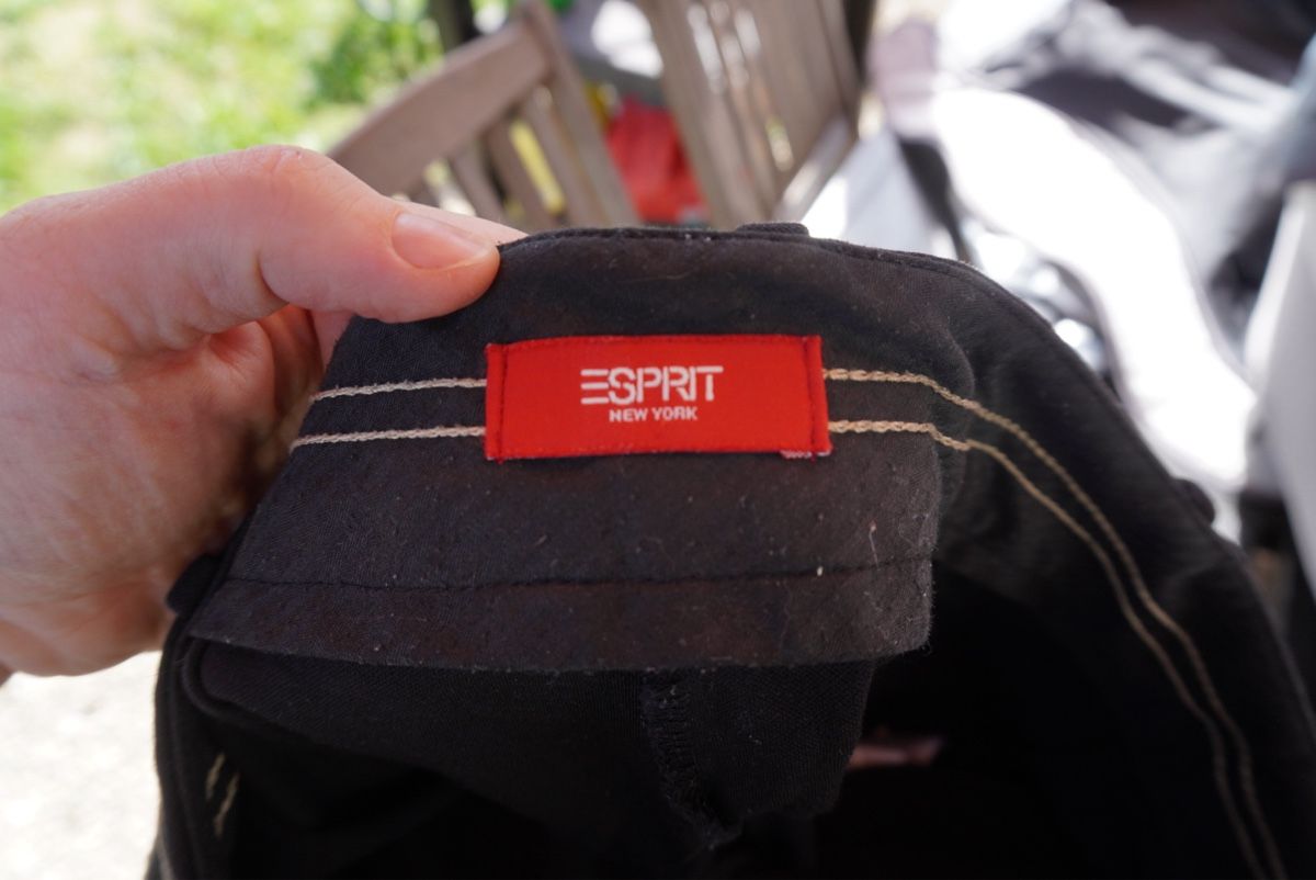 Esprit Pantaloni: Pantalon Esprit noir – Usato da Peseux venduto da fio_n9qk 1