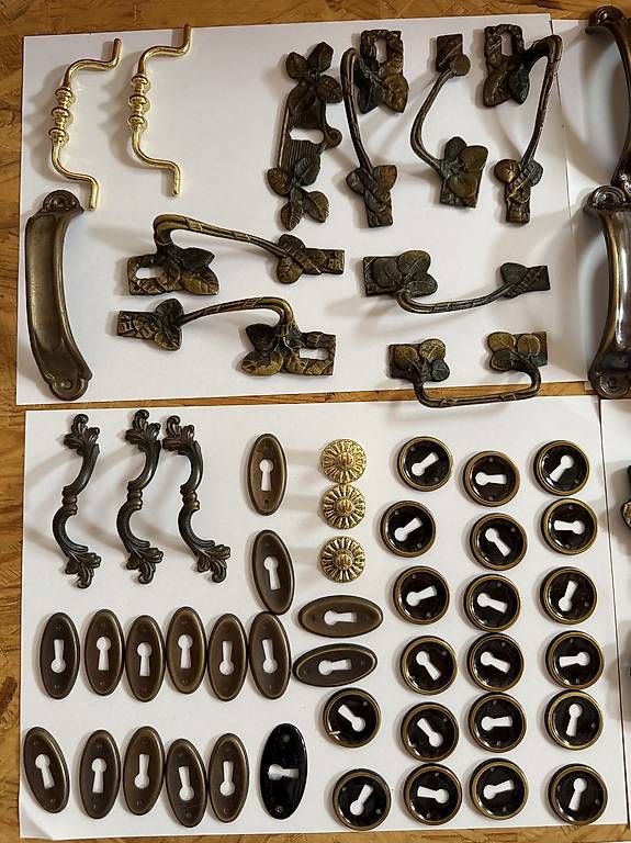 Ferramenta: ferramenta decorativa per mobili e porte – Usato da Cugnasco venduto da pas_6krv 1