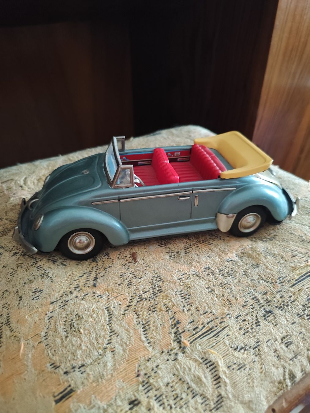 Volkswagen Modellini d'auto: VW käfer cabrio blechauto – Usato da minusio venduto da bierbrauer