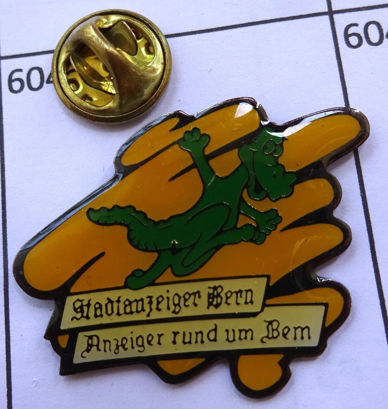 Plaketten & Abzeichen: Pin Stadtanzeiger BERN – Gebraucht aus Utzenstorf von BUtter81