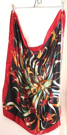 Wunderschönes Foulard- Tuch, ev. Seide ? 88 cm x 88 cm.