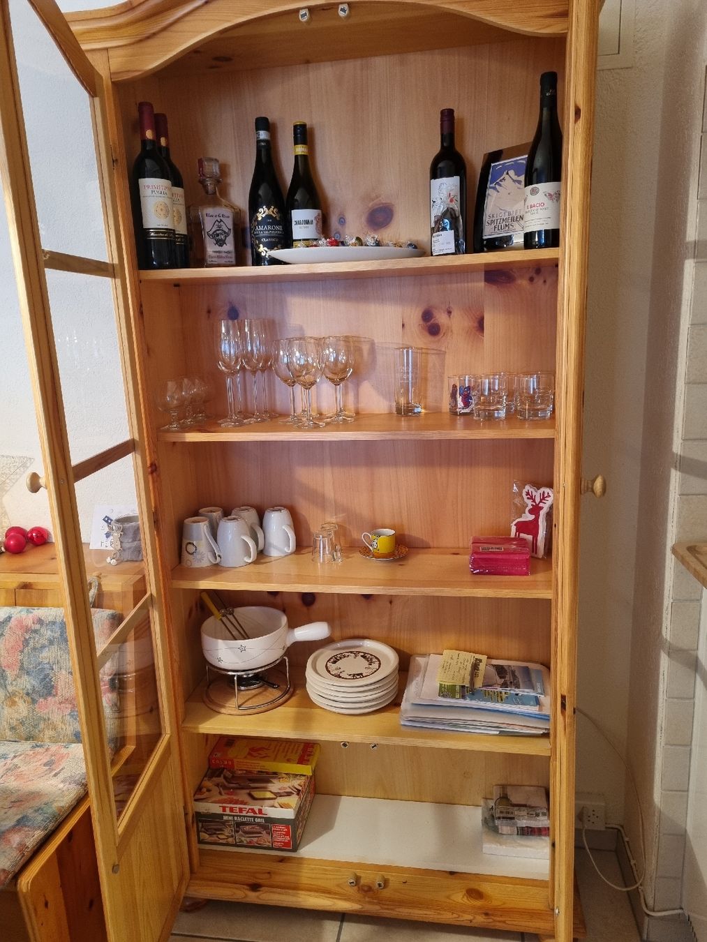 Schränke: Schöner Vitrinenschrank massiv – Gebraucht aus Altendorf von evuhler 1