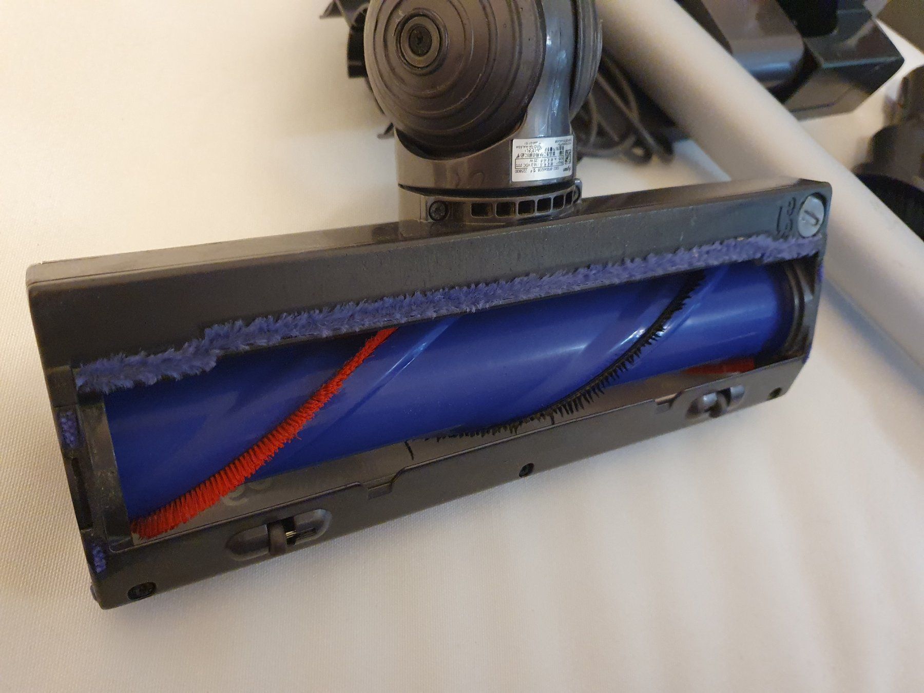 Dyson Staubsauger & Zubehör: Dyson V7 – Gebraucht aus Lausanne von Af2016 5
