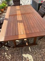 Tavolo con 6 sedie in legno d'acacia
