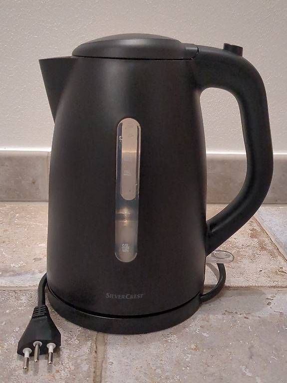 SilverCrest Bollitori: Wasserkocher SILVERCREST 2400W schwarz – Usato da Rüschlikon venduto da Uebermittler