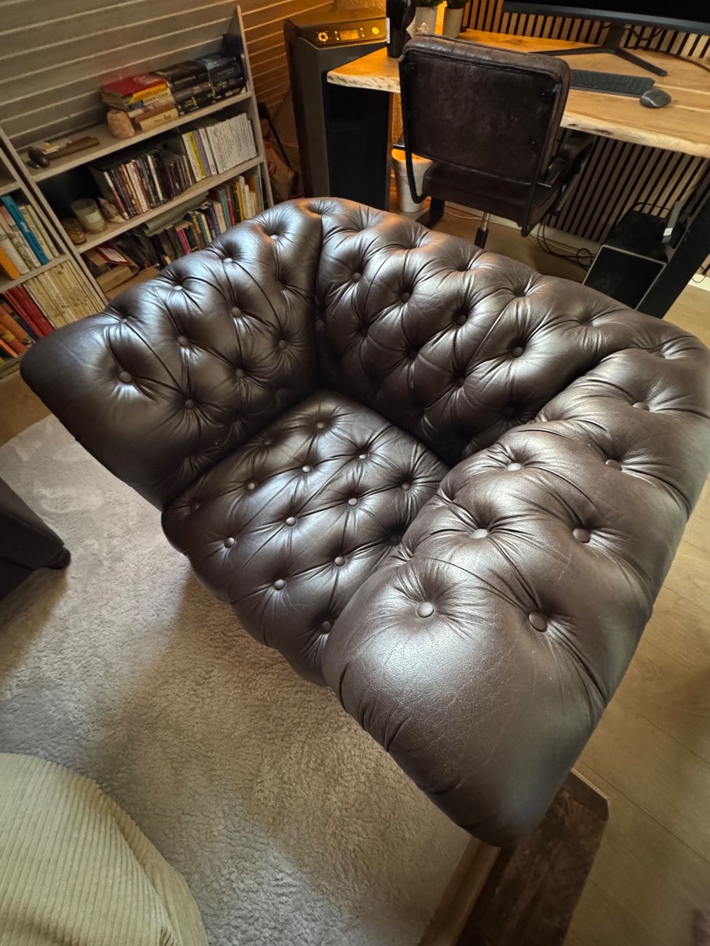 Sofas: Chesterfield Sofa-Set | 2-Sitzer + Sessel | Dunkelbraun – Gebraucht aus Aesch ZH von schimauscha 5