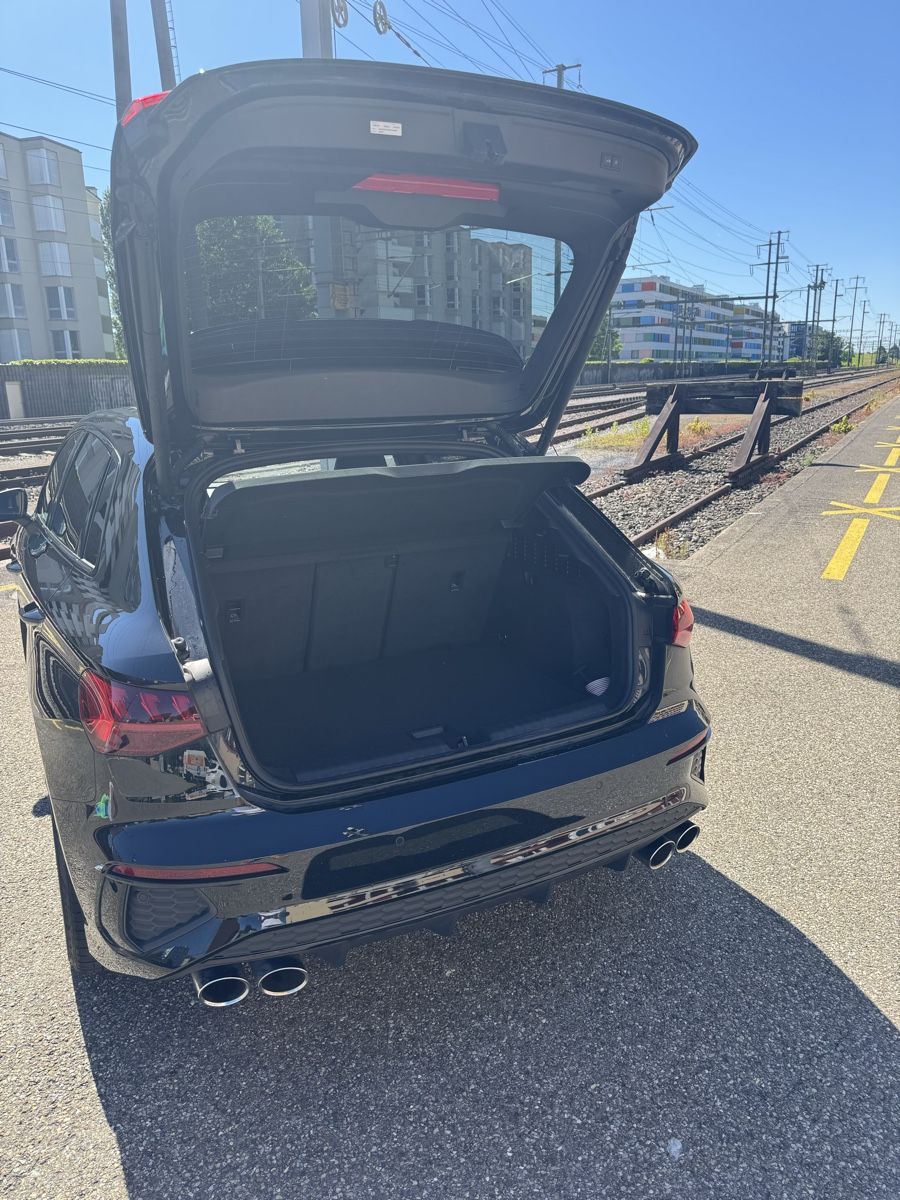 Audi Automobili: Schwarzer Audi S3 Sportback - Top Zustand – Usato da Schwerzenbach venduto da nic_w5mz 5