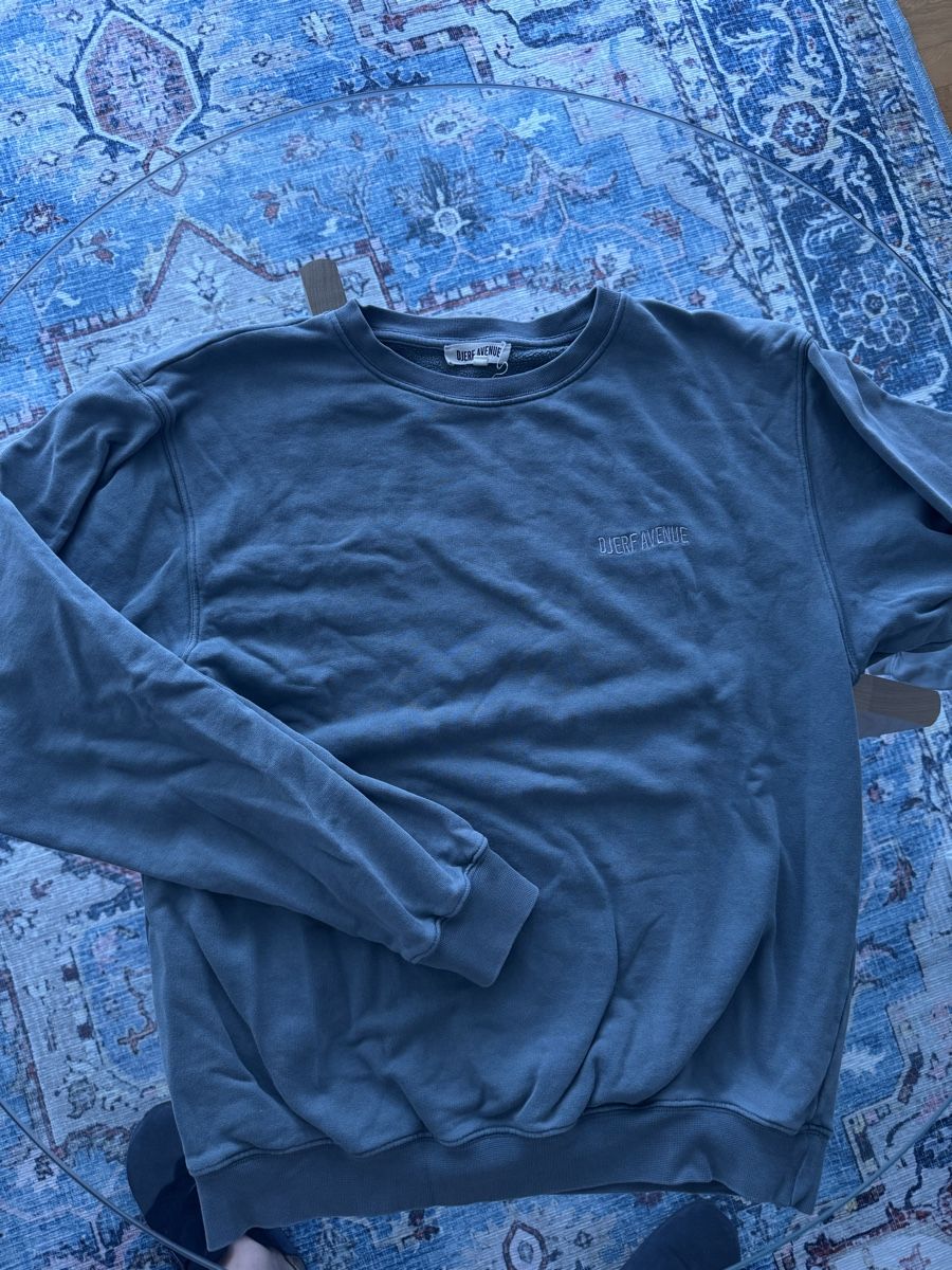 Djerf Avenue Pullover & Sweatshirts: Djerf avenue sweater – Gebraucht aus Bottighofen von mlj_5dlb