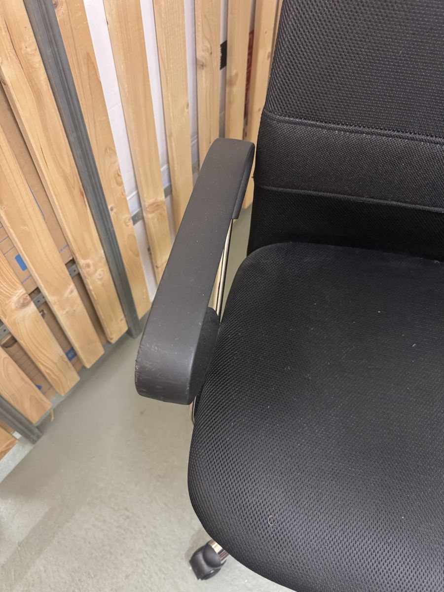 Pfister Poltrone: Office chair black  – Difettoso da Dietikon venduto da and_bv5y 3