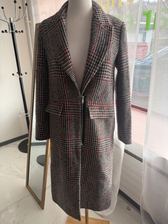 Mango Mantel, Grösse S, schwarz/rot!