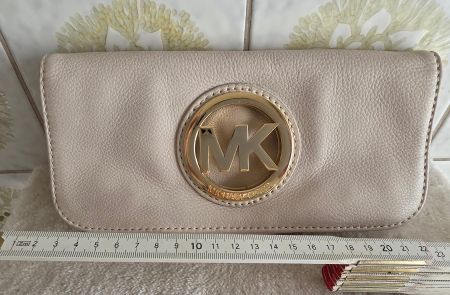 Sac clutch Michael Kors cuir logo doré