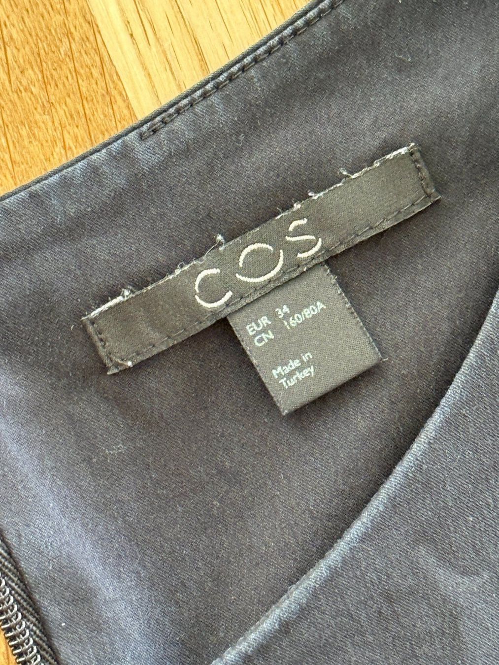 Cos Camicette: Spende Theodora Stiftung - COS - Bluse mit Bindearmen -Gr34 – Usato da Fällanden venduto da La_Natie 1