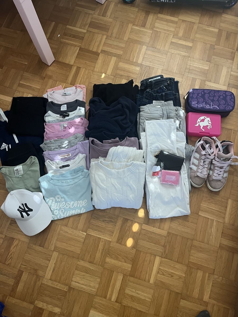 Lotti & Set di vestiti: Mädchen Kleiderpaket Größe 140/146 – Usato da Adliswil venduto da rossoelmare 1