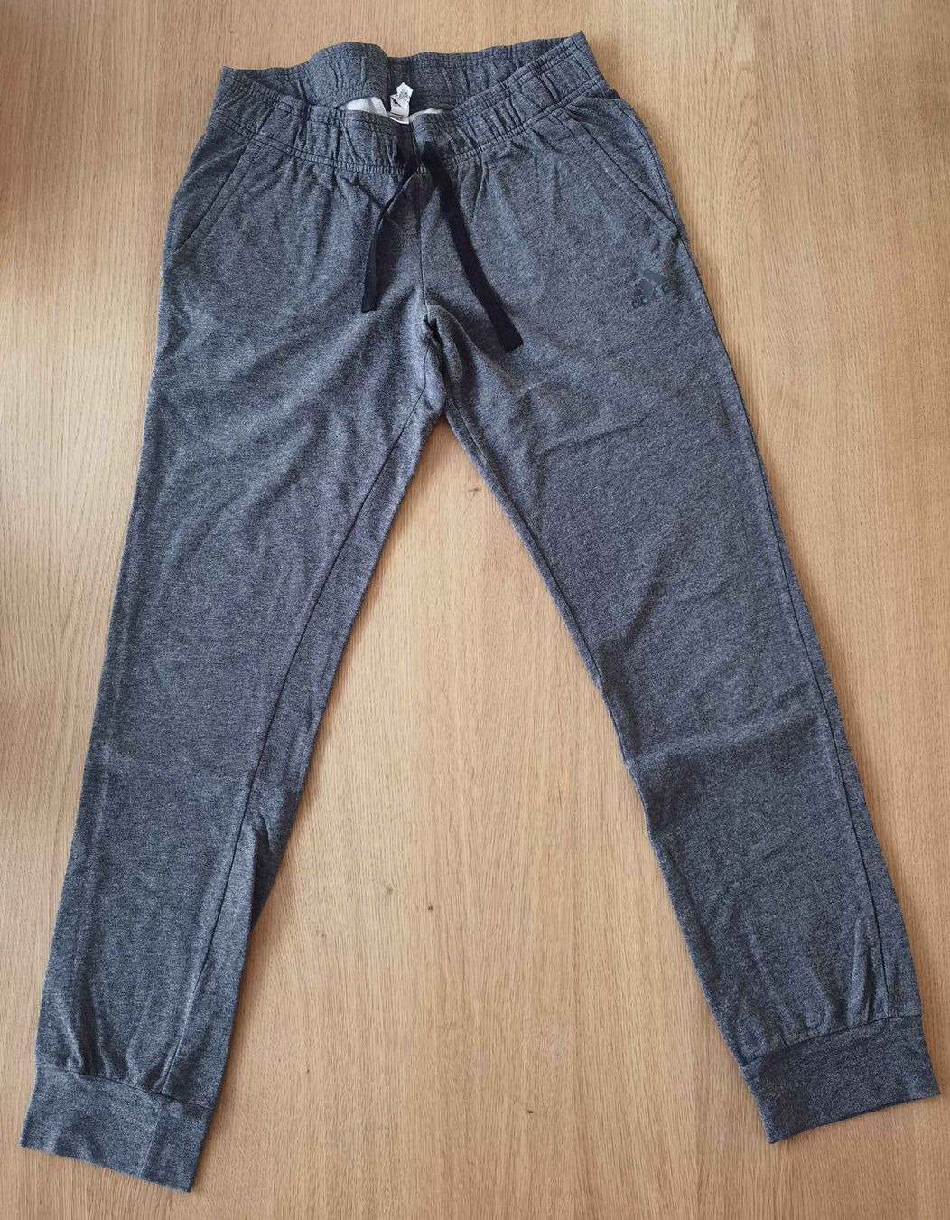 Adidas Lotti di vestiti: Original Adidas Trainingsanzug – Usato da Zug venduto da WickiPanda 4