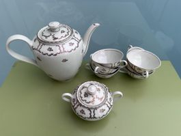 Lots de tasses, assiettes et théières 