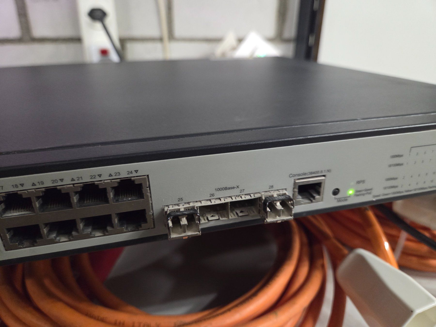 Hewlett Packard Hub & Switch: Ethernet Switch HP 1920G 24G POE JE007A Hewlett Packard 19'' – Usato da Zürich venduto da eymen20 3
