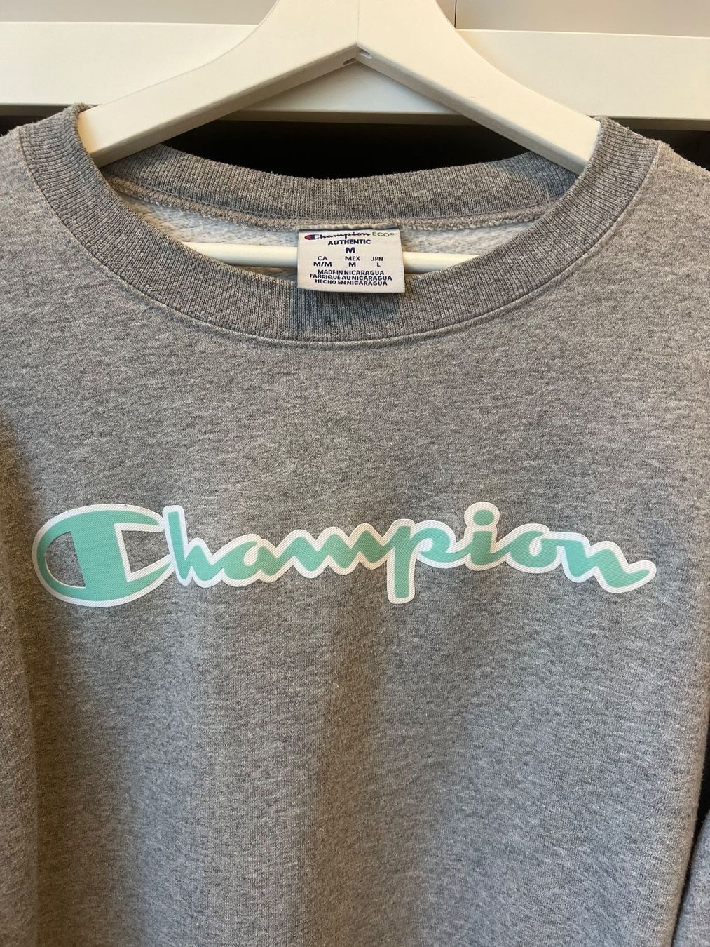 Champion Pullover & Sweatshirts: Champion Sweatshirt Grau – Gebraucht aus Bülach von deinmica 1
