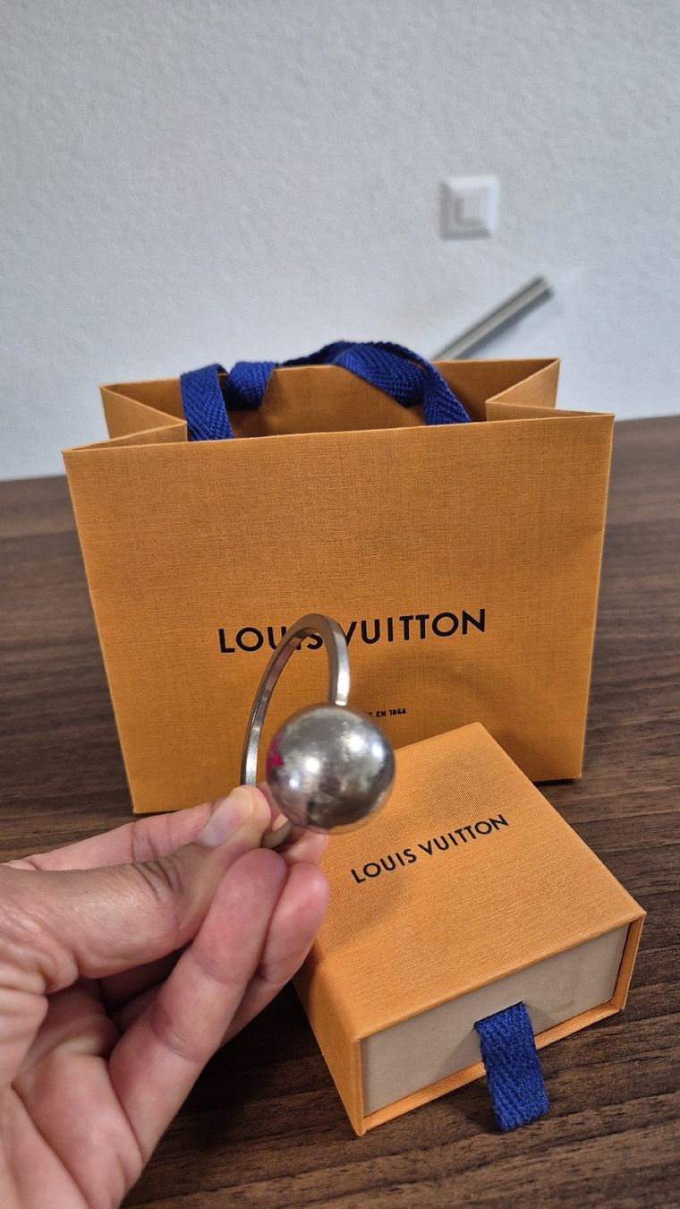 Louis Vuitton Portachiavi: Louis Vuitton Schlüsselanhänger Sphere Key Ring – Usato da Oberentfelden venduto da Principessa75 3