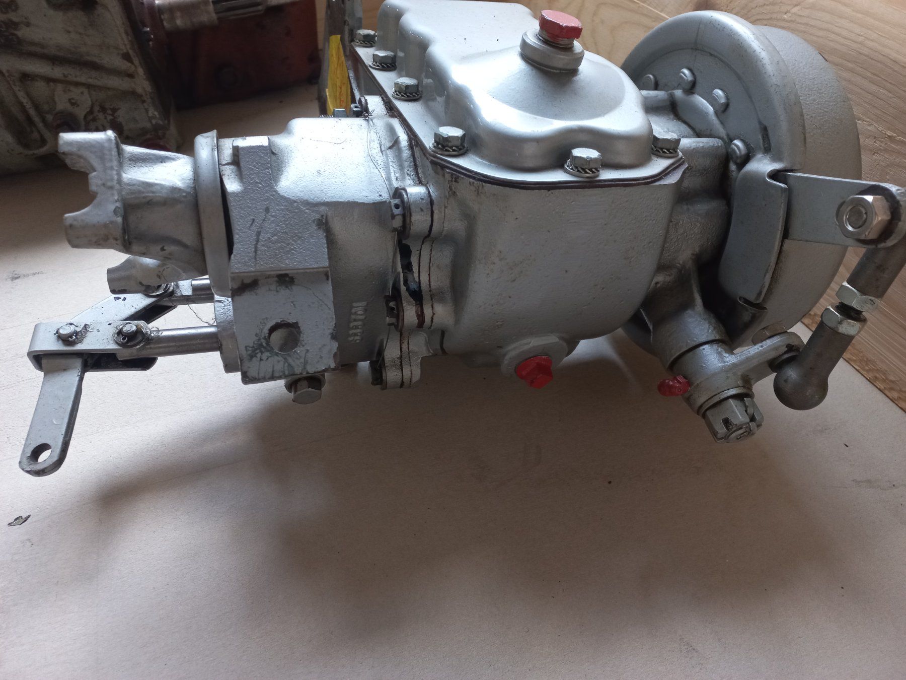 Volvo Tutti pezzi di ricambio auto: Oldtimer Volvo Laplander Allrad - / Untersetzungsgetriebe 69 – Usato da DULLIKEN venduto da Lerchclassicdulliken 1