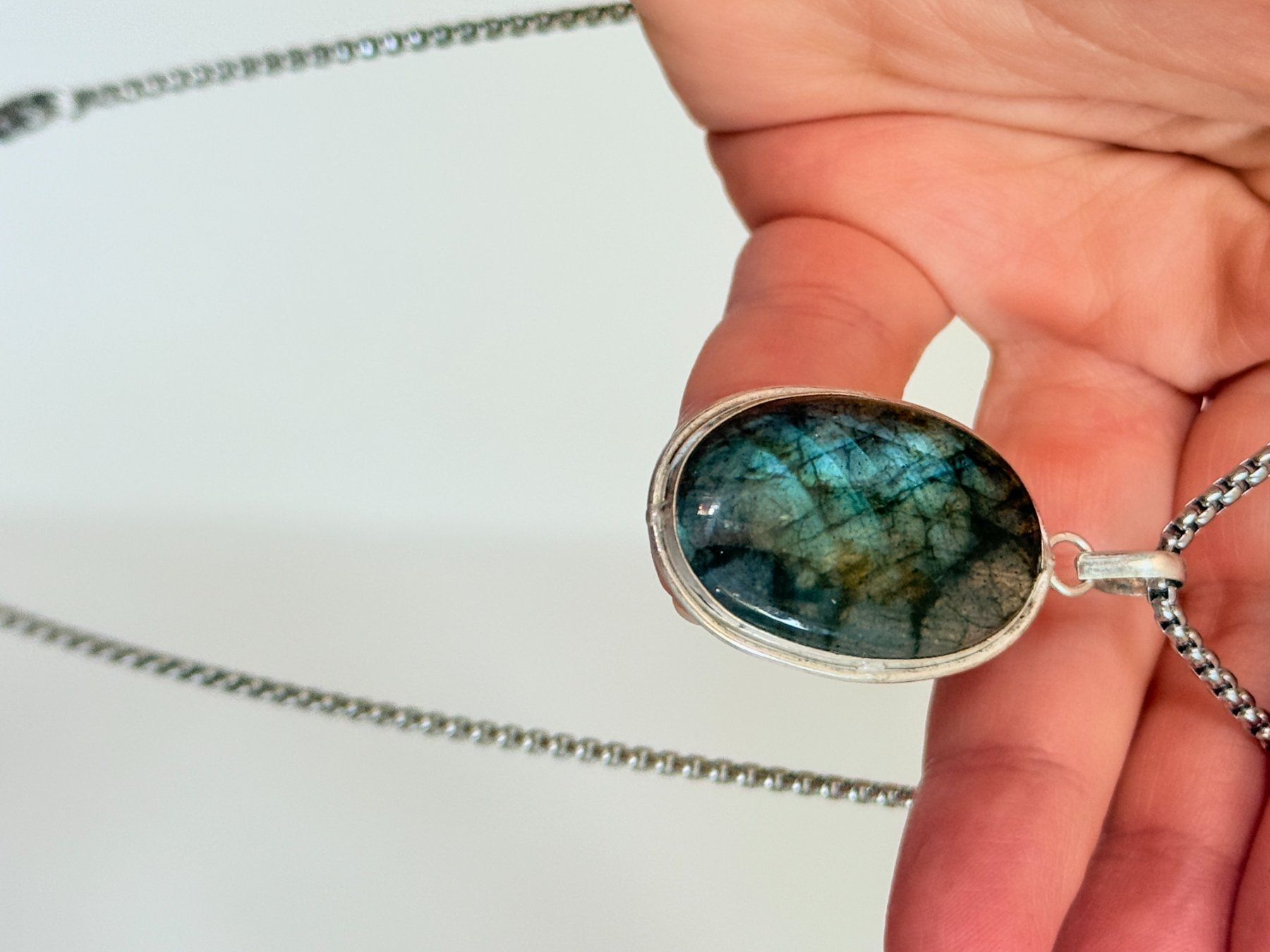 Ketten: Collier avec labradorite - Élégant & Naturel! – Neu und originalverpackt aus Genève von AWWA 2