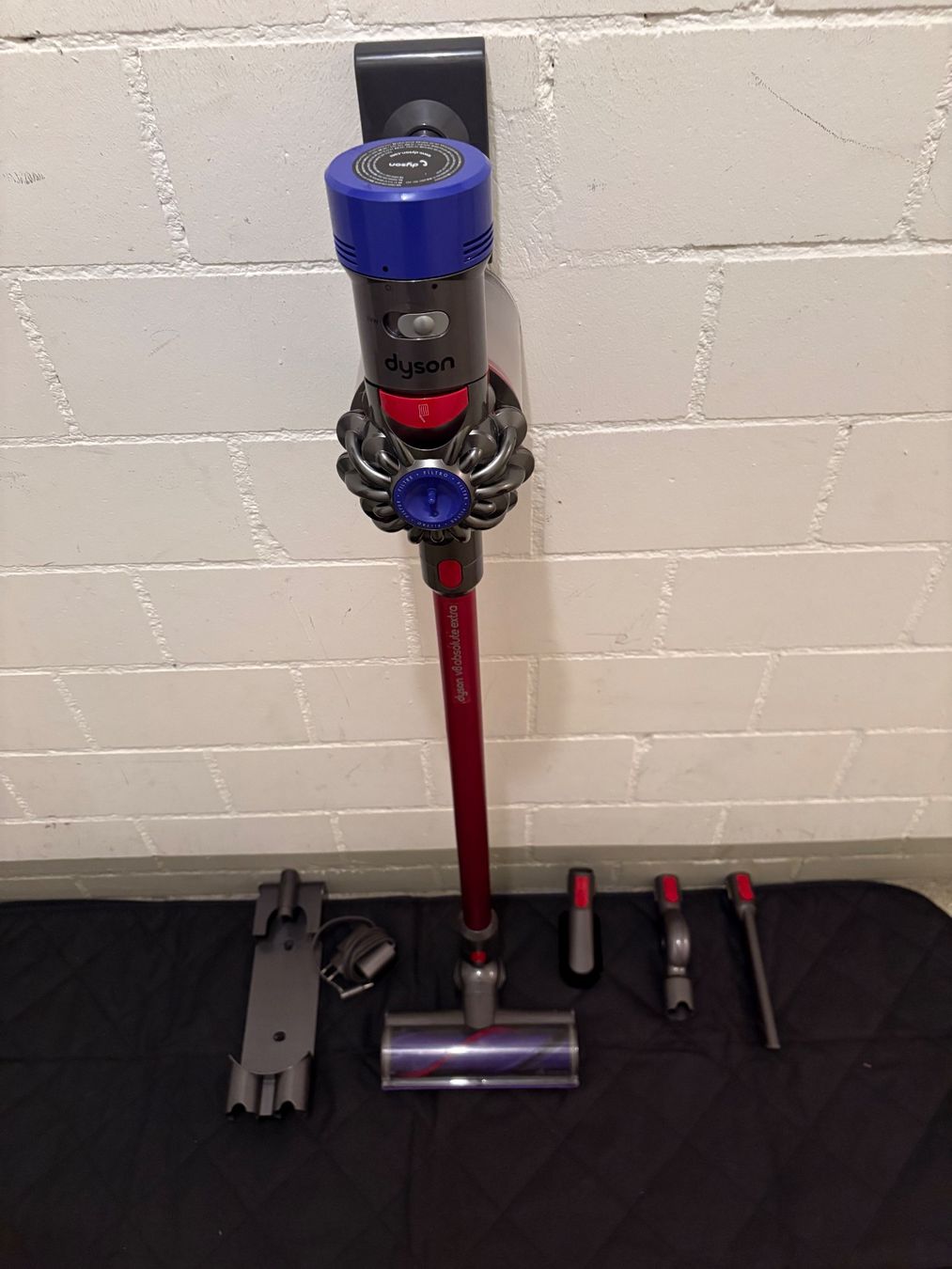 Dyson Aspirapolveri & Accessori: Dyson V8 absolut extra Handstaubsauger mit Zubehör – Usato da Lausen venduto da sen_jm7c 7
