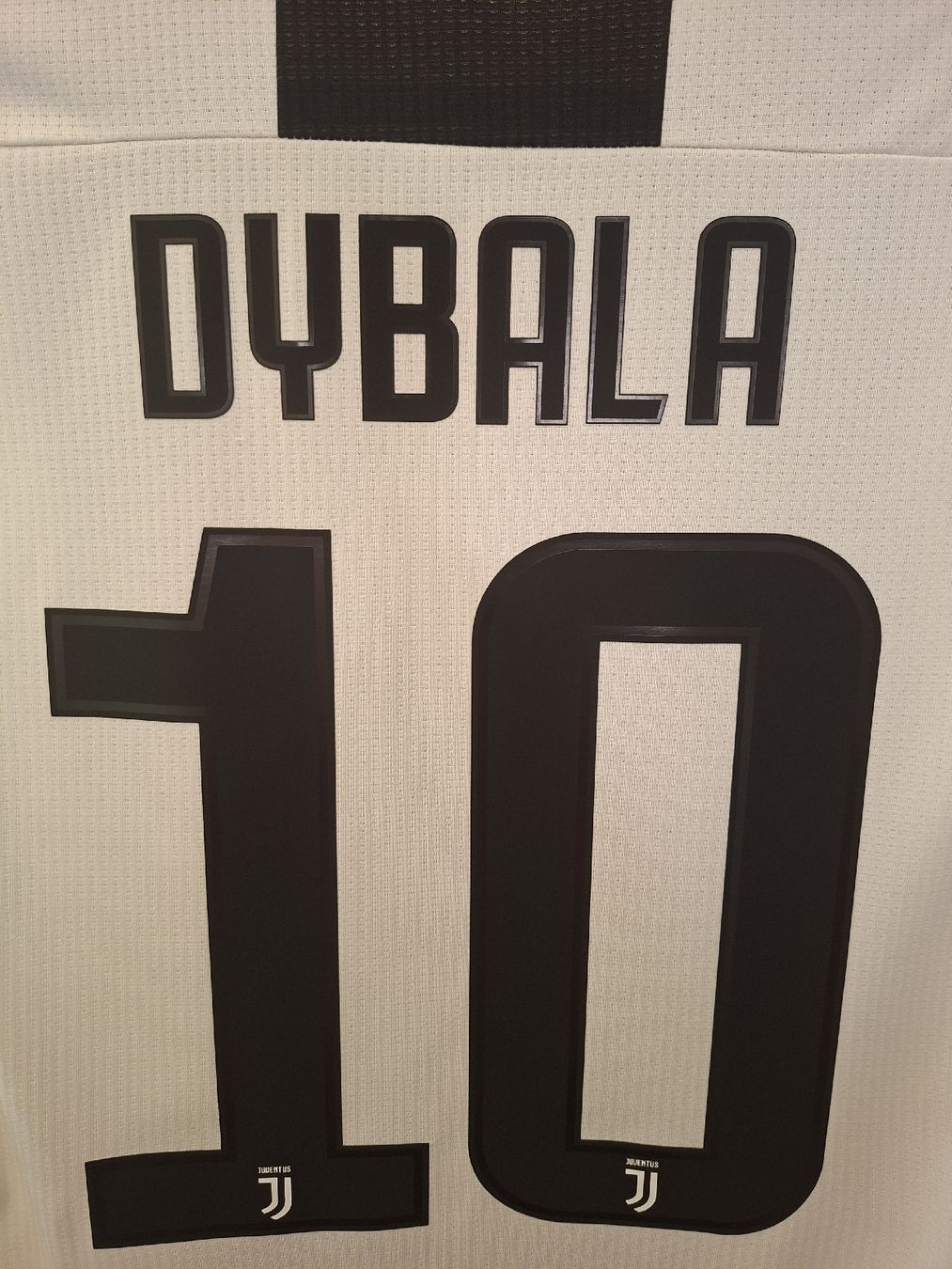Juventus Leibchen & Hosen: DYBALA #10 Original Player Version Juventus 2018 UCL Trikot – Gebraucht aus St-Léonard von SwissDealsJersey 2