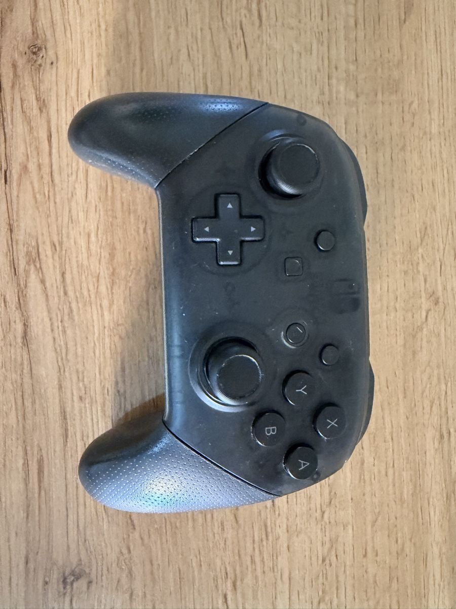 Nintendo Manettes: Nintendo Switch Pro Controller – D'occasion à Steinhausen par rom_2yy8