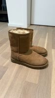 UGG Stiefel braun gefüttert