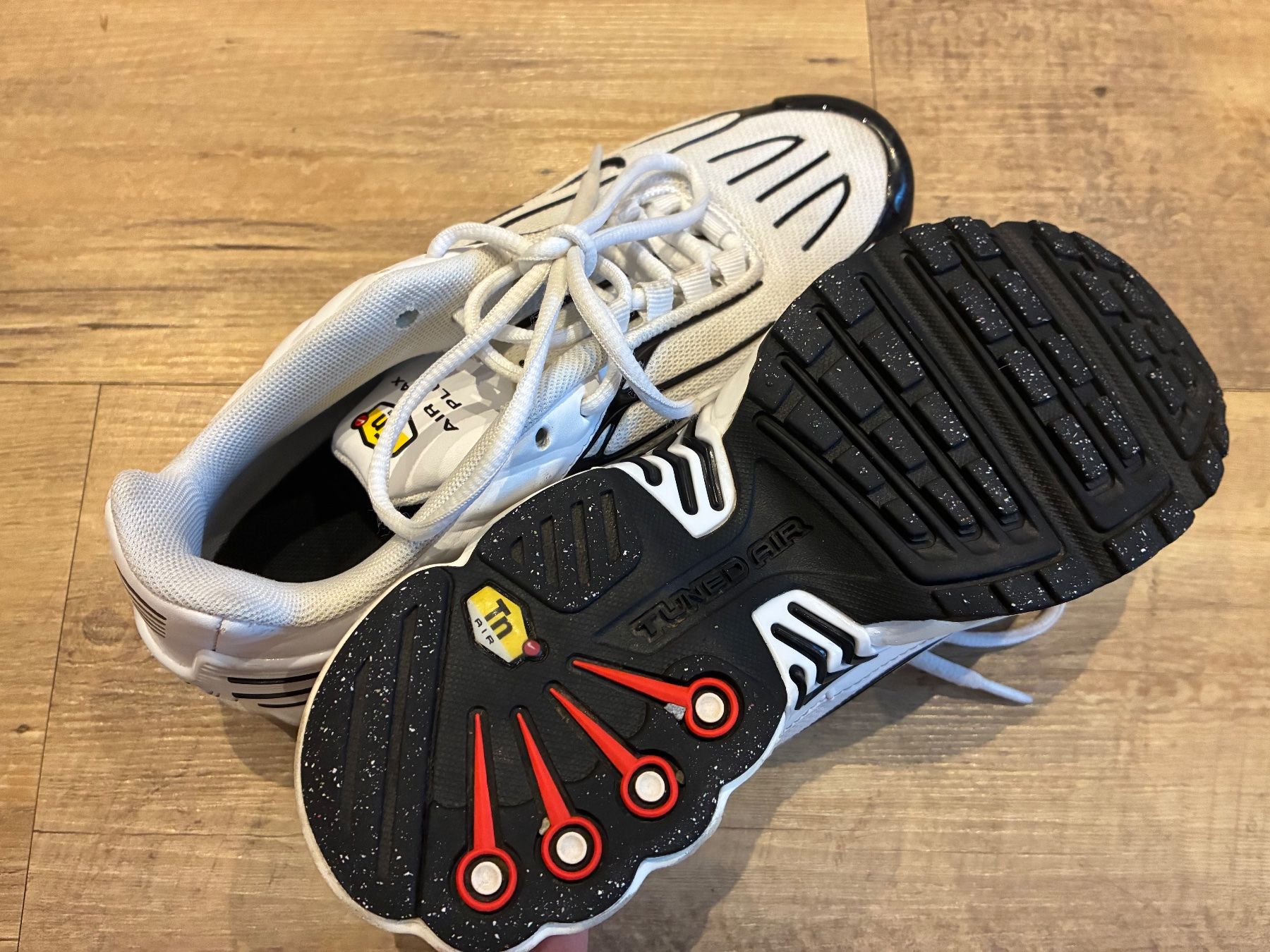 Nike Chaussures garçon: Air Max Plus – D'occasion à Ebnat-Kappel par Cla1983 1