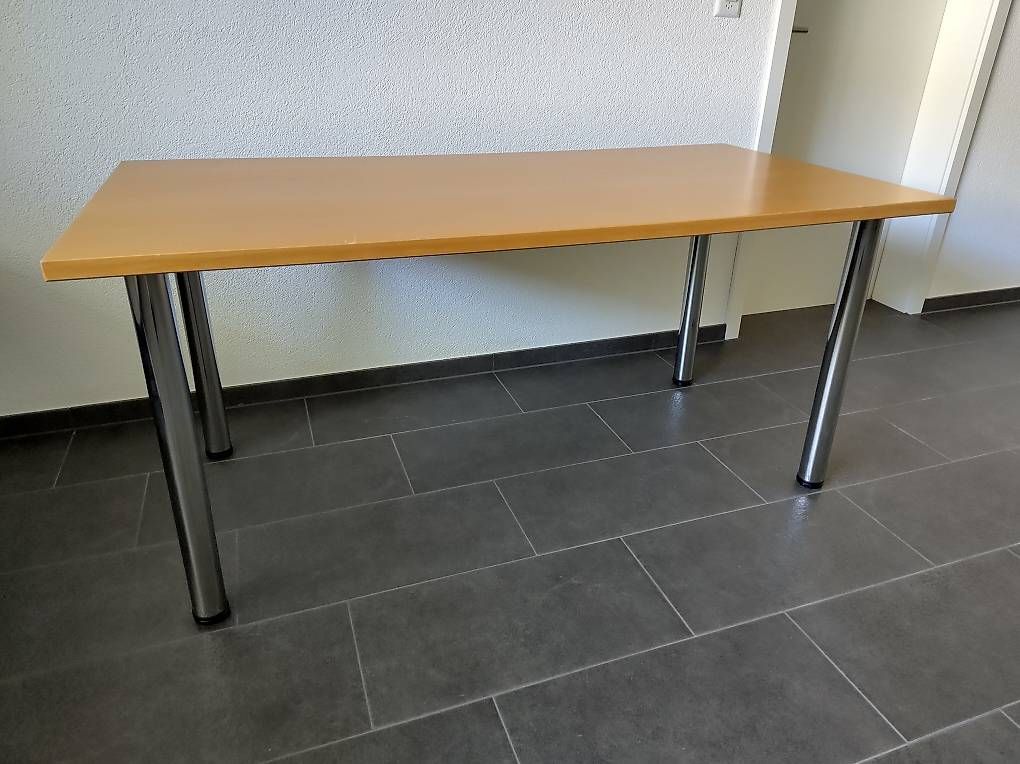Scrivanie: Tisch 160x80 buchenfarbig – Usato da Erlinsbach SO venduto da Fluegepilzli
