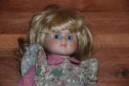 Suesse Porzellanpuppe mit blonden Haaren,Vintage Look!