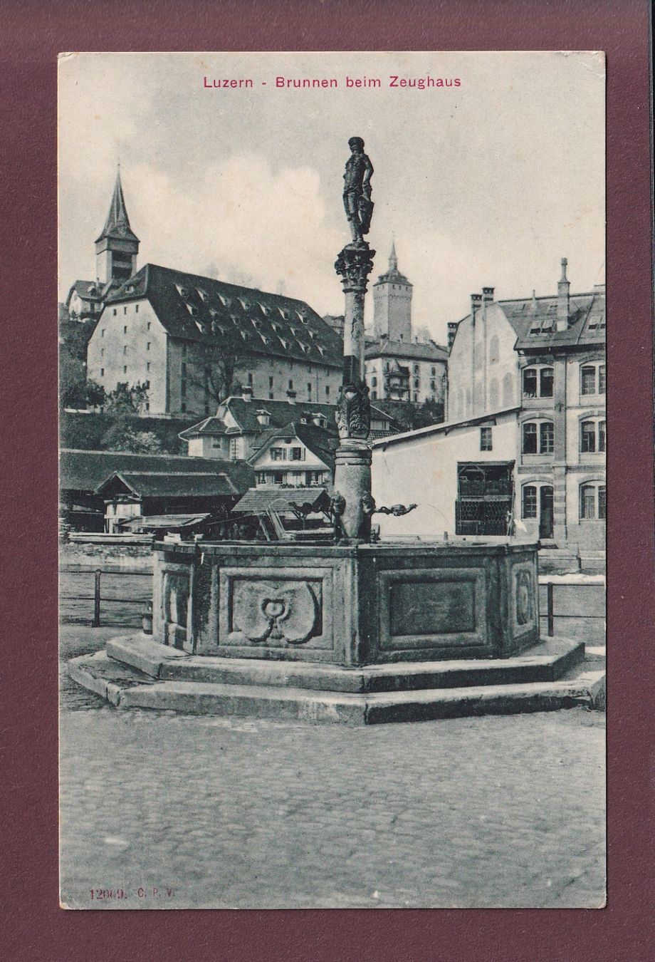 Cartoline postali: LUZERN - Brunnen beim Zeughaus – Usato da Pully venduto da nicecards