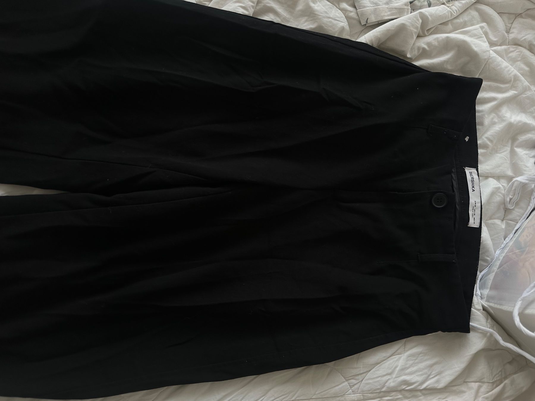 Bershka Pantaloni: Pantalon Noir Bershka – Usato da Hauterive NE venduto da ric_cx8j 3
