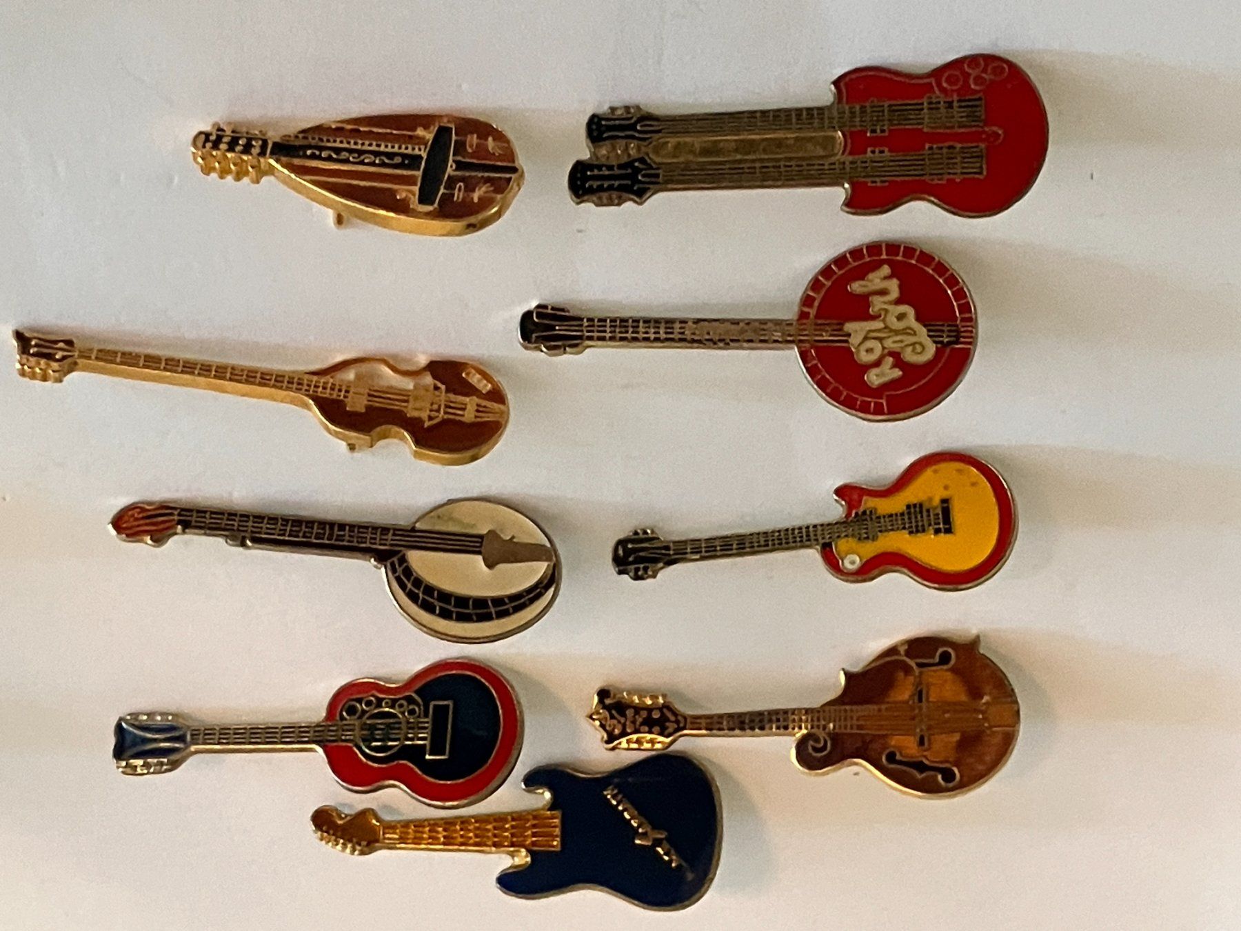 Placchette & Badge: 9 Pin Gitarre Saiteninstrument – Usato da Basel venduto da djwwpp