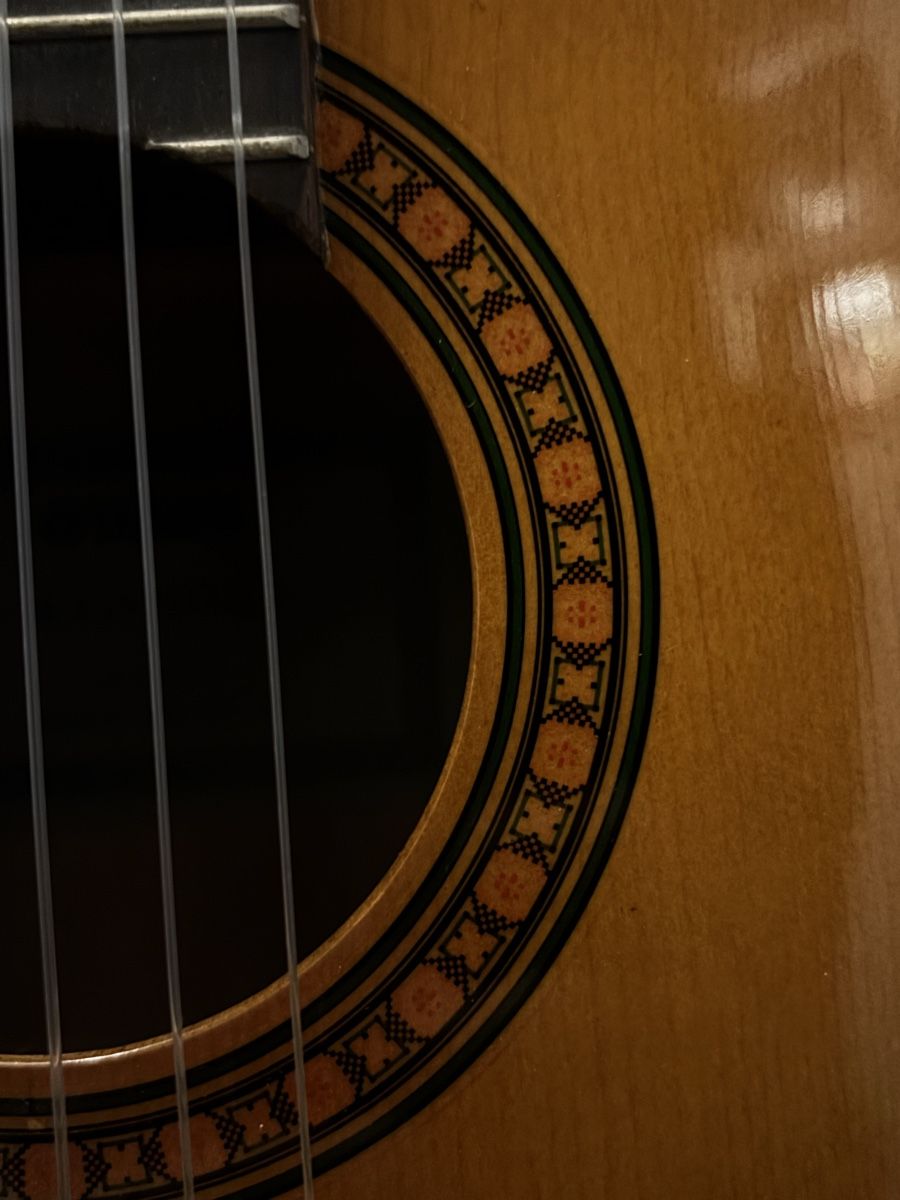 Yamaha Strumenti musicali: Guitare Classique Yamaha – Usato da Le locle venduto da cla_nv8m 2