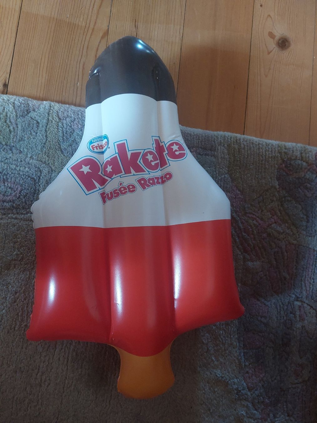 Jouets: Rakete Wasserglace 47cm lang – D'occasion à Landquart par Cedes
