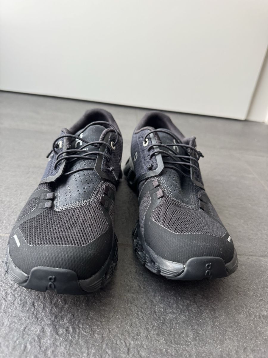 On Scarpe da donna: ON Cloud Schuhe schwarz Grösse 38.5 Neuwertig – Nuovo (secondo la descrizione) da Ebmatingen venduto da Trendsale
