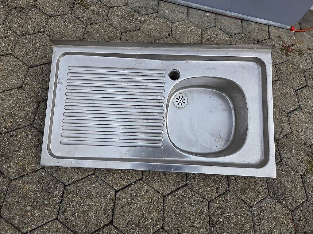 Spülbecken & Waschbecken: Waschbecken mit Ablage – Gebraucht aus Berikon von sabatuv